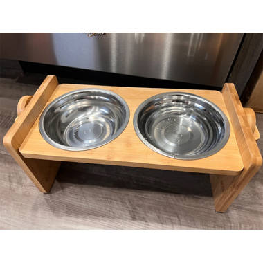 Adjustable dog outlet bowls